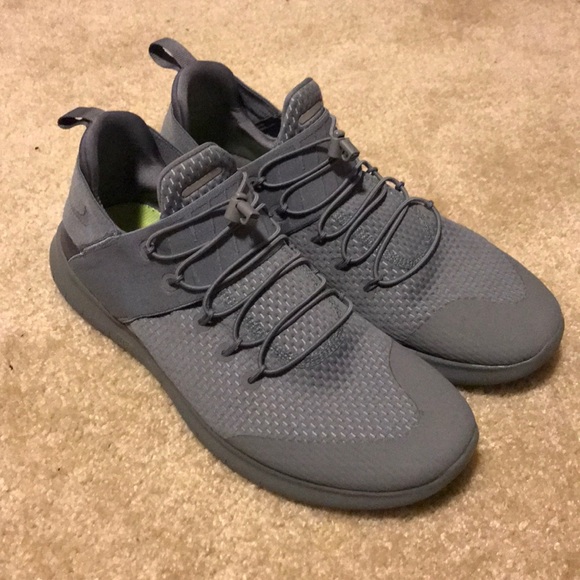 Men's Free Rn CMTR 2017 Prem Low Top Bungee Nike Womens Free Rn Cmtr 2017 Prem Low Top Bungee Running